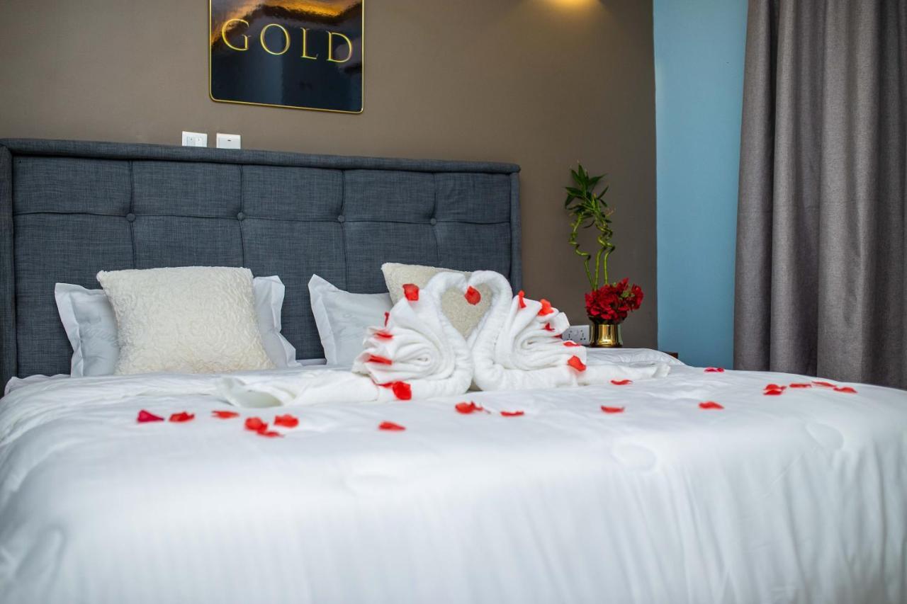 Piano & Gold Collections, Peduase Hotel Peduasi Buitenkant foto